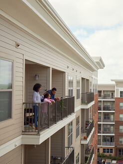 Artisan-Hill-Balcony-Family-AA-1660.jpg